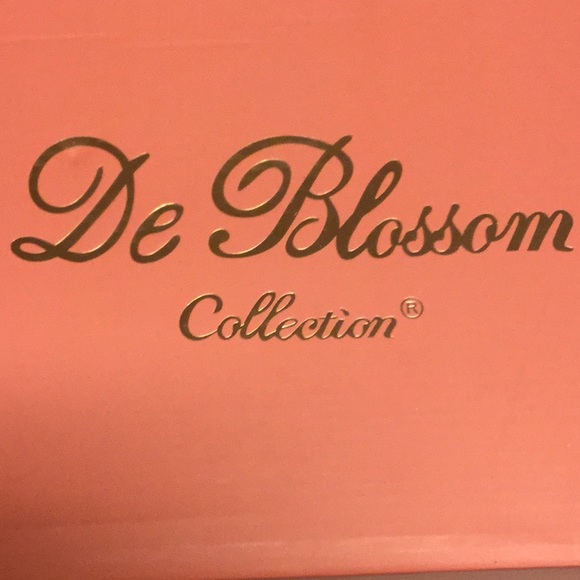 Shoes - Picture 7 of 8